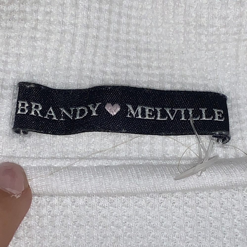 Brandy Melville Pullover - Picture 3 of 3